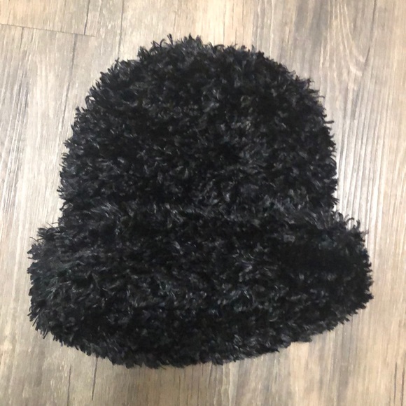 fuzzy hat black